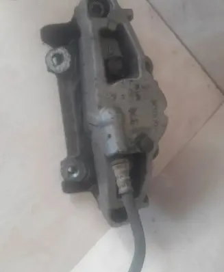 Volvo V70 Front brake caliper 41517M9