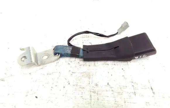 Lexus CT 200H Rear seatbelt buckle E034501
