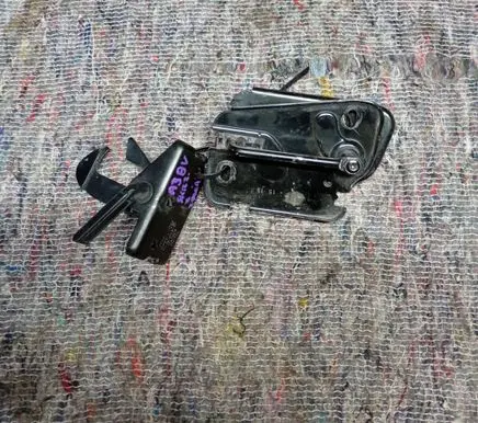Audi A3 S3 8V Engine bonnet/hood lock/latch loop/hook 8V0823185B 8V0823186C 8V0823480A