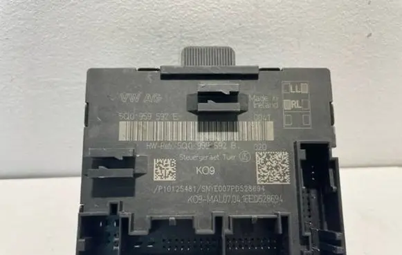 Volkswagen PASSAT B7 Door control unit/module 5Q0959592E 5Q0959592B