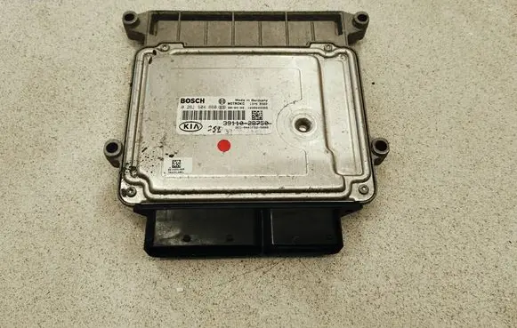 KIA Pro Cee'd I Engine control unit/module 1039S33389 39110-B750 0261S04860