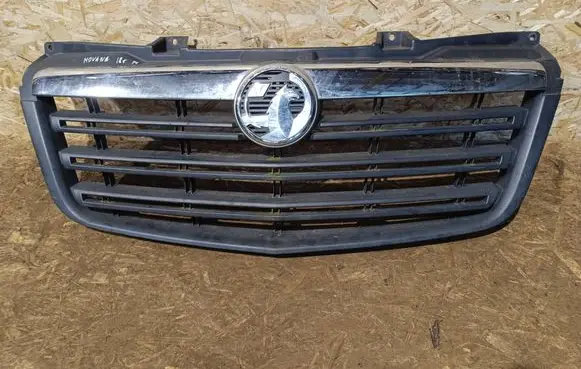 Opel Movano B Front grill 623109857R
