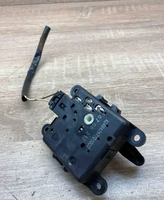 Nissan Qashqai Air flap motor/actuator A24842A7701000