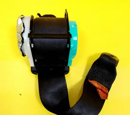 Subaru Legacy Rear seatbelt 0428105