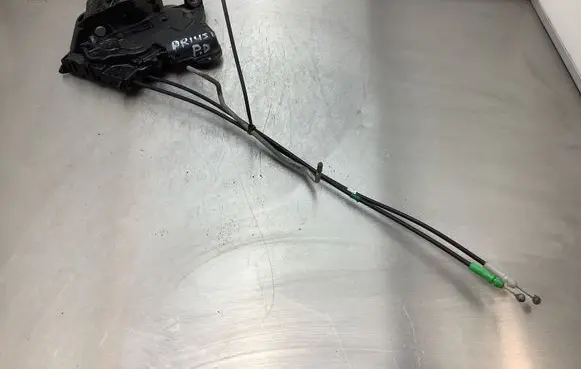Toyota Prius (XW20) Front door lock
