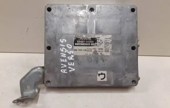 Toyota Avensis Verso Engine control unit/module 8966144260 2110009110