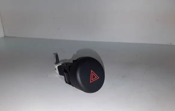 Nissan Juke I F15 Hazard light switch S31471