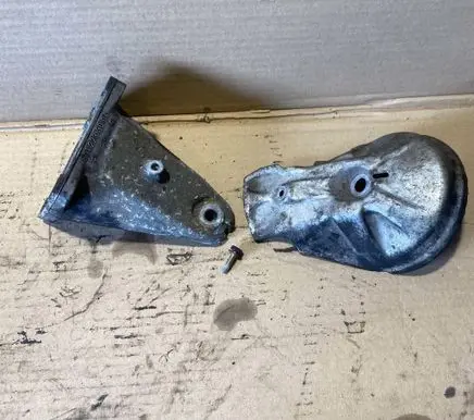 Mercedes-Benz E W124 Engine mounting bracket 6012233004