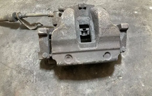 Volvo XC90 Front brake caliper 31381549
