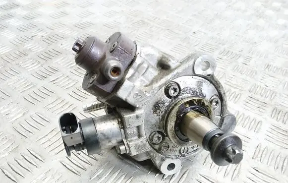 BMW 5 F10 F11 Fuel injection high pressure pump 0445010517 7810696 0928400798