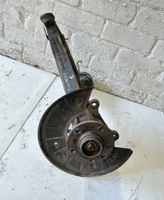 Volkswagen Touareg I Front wheel hub spindle knuckle 7L6407271D