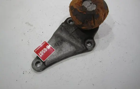 Audi A6 S6 C5 4B Engine mounting bracket 8D0199343J