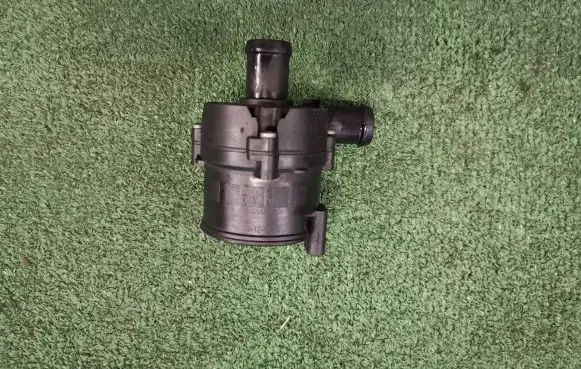 Volkswagen PASSAT B6 Electric auxiliary coolant/water pump 5C0965561