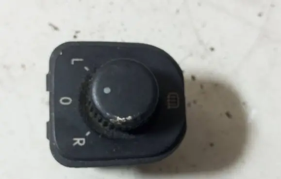 Volkswagen PASSAT B6 Wing mirror switch 1K0959565H 165601S