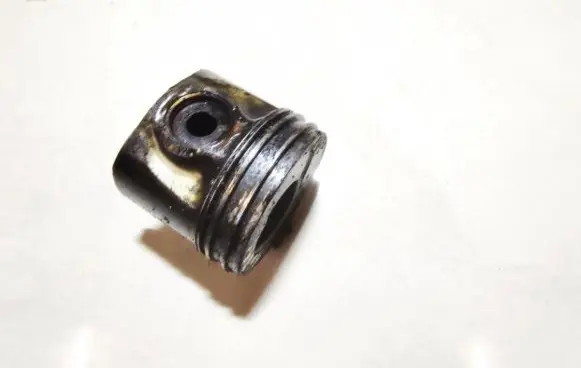 Volkswagen Golf IV Piston 