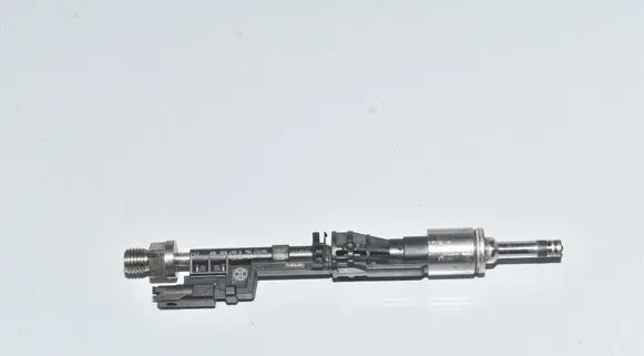 BMW X1 E84 Fuel injector 7597870 10213541