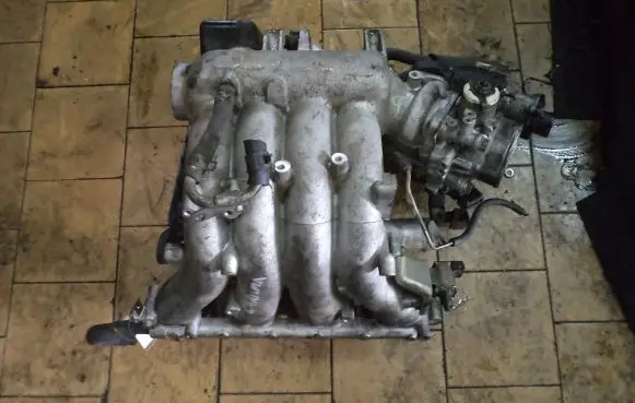 Mitsubishi Carisma Intake manifold