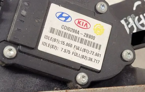 Hyundai Santa Fe Accelerator throttle pedal CD10299A2B90