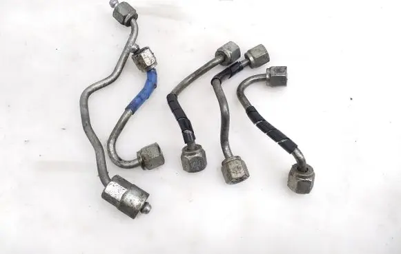 Fuel injector supply line/pipe