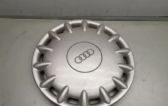 Audi A3 S3 8L R15 wheel hub/cap/trim 8D0601147