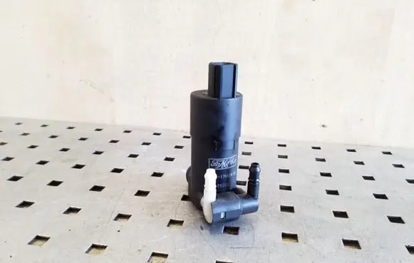 Ford Focus Windscreen/windshield washer pump BV6117K624BA