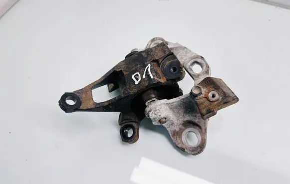 Mazda CX-5 Engine mount bracket 