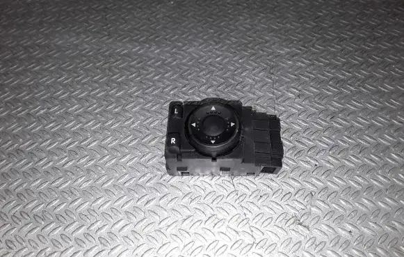 Volkswagen PASSAT B5 Wing mirror switch 3B1959565B