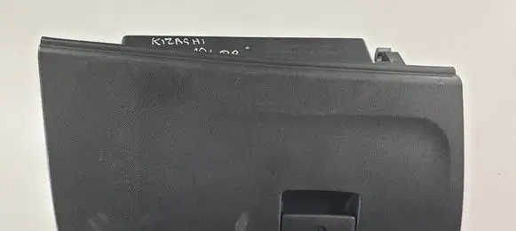 Suzuki Kizashi Glove box 