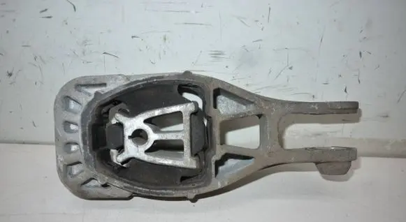 Engine mount bracket