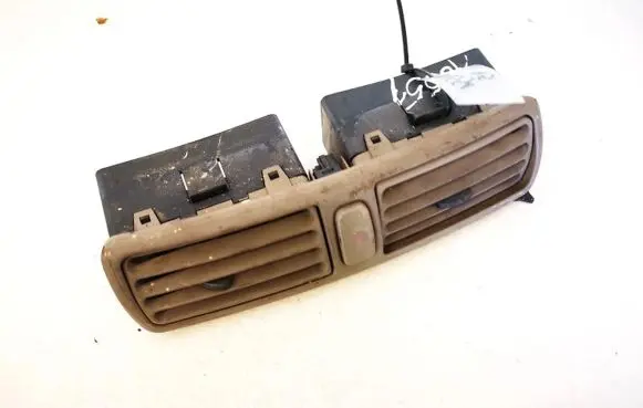 Mitsubishi Galant Dash center air vent grill sp5620