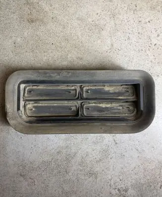 Quarter panel pressure vent