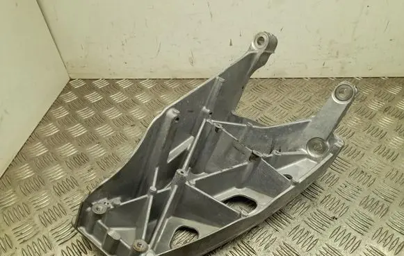 Mazda MX-30 Engine mounting bracket 700987