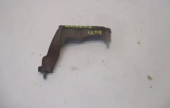 Nissan Qashqai Engine mounting bracket