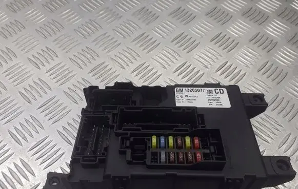 Opel Corsa D Fuse box cover 13265077