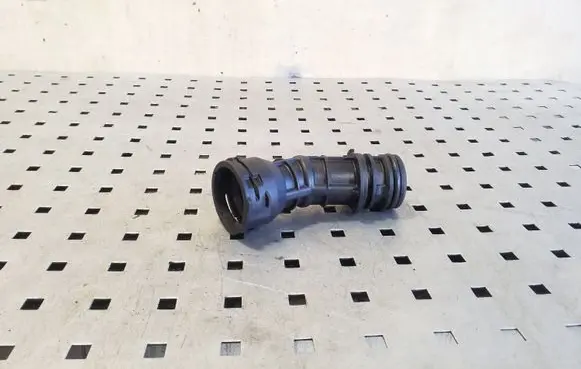 Volkswagen PASSAT B8 Engine coolant pipe/hose