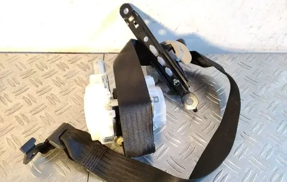 Lexus RX 450H Front seatbelt 7T3520P