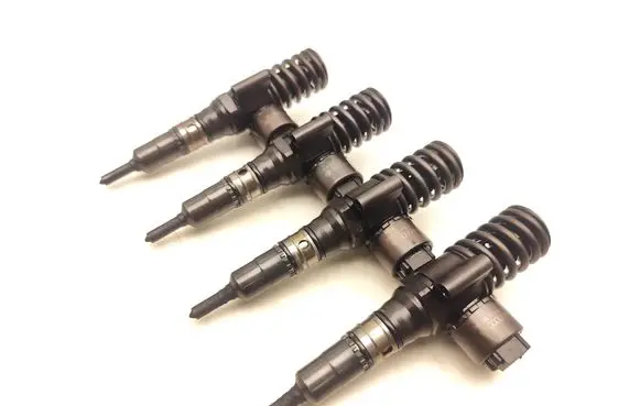 Volkswagen Golf V Fuel injectors set 0414720404