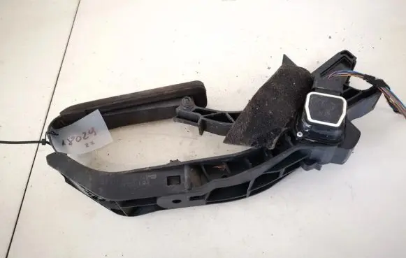 Mercedes-Benz C W203 Accelerator throttle pedal a2113000404