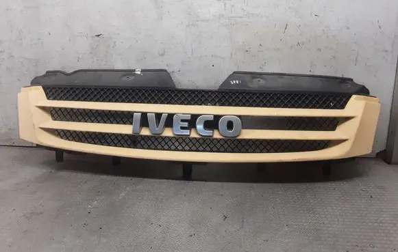 Iveco Daily 35.8 - 9 Front bumper upper radiator grill