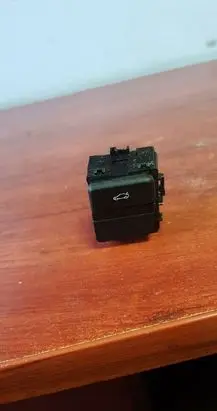 BMW 5 E60 E61 Tailgate opening switch 9137905