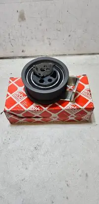 Volkswagen PASSAT B5.5 Generator/alternator belt tensioner 045109243C