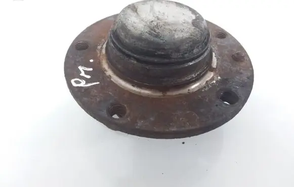 BMW 5 E28 Front wheel hub