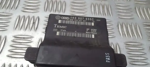 Volkswagen Touran I Door control unit/module 1K0907530C 1K0907951