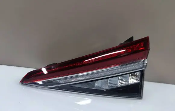 Tailgate rear/tail lights