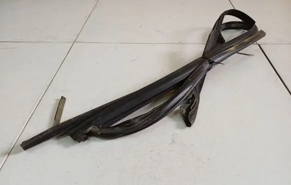 Saab 9-3 Ver2 Rubber seal front coupe door 