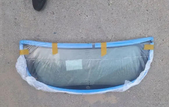 Dacia Sandero Rear windscreen/windshield window 903004646R