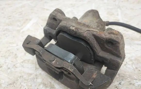 BMW 5 E39 Front brake caliper