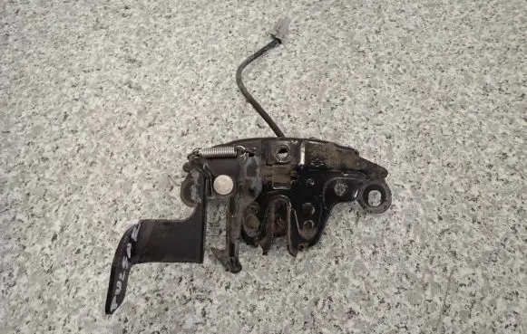Nissan Pulsar Engine bonnet/hood lock/catch