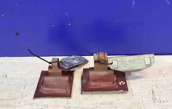 Volvo XC70 Front door upper hinge 8663768 31218716