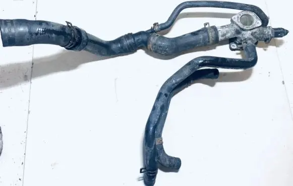Volkswagen Golf IV Engine coolant pipe/hose 038121133a